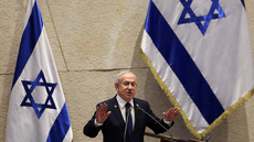 Israel intensifica seus ataques ao Irã, focando em instalações subterrâneas de mísseis - Imagem: Reprodução