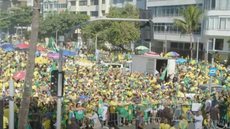 Bolsonaro em Copacabana: manifestantes enviam recado para Alexandre de Moraes e Elon Musk - Imagem: reprodução YouTube