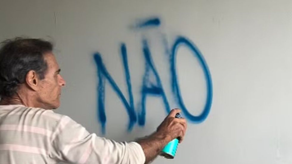 Ator famoso é despejado, se recusa a sair e pede ajuda a Bolsonaro - Imagem: Reprodução/Bluesky