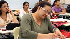 Apesar da leve redução no atraso escolar, o Unicef destaca a persistência de desigualdades que afetam a educação no Brasil - Imagem: Reprodução/Secretaria da Educação