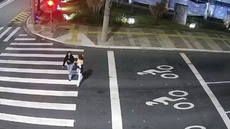 Jovens foram atropeladas enquanto atravessavam a faixa de pedestres na Avenida Goiás - Imagem: Reprodução | CGE