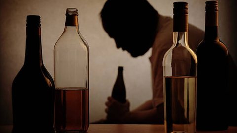 INSS registra um grande aumento em pessoas afastadas do trabalho por vício em álcool e jogos - Imagem: Reprodução Pexels