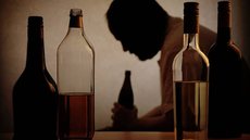 INSS registra um grande aumento em pessoas afastadas do trabalho por vício em álcool e jogos - Imagem: Reprodução Pexels