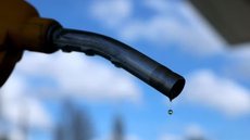 O diesel é usado por grande parte do transporte de cargas no Brasil. - Imagem: Reprodução/AFP.