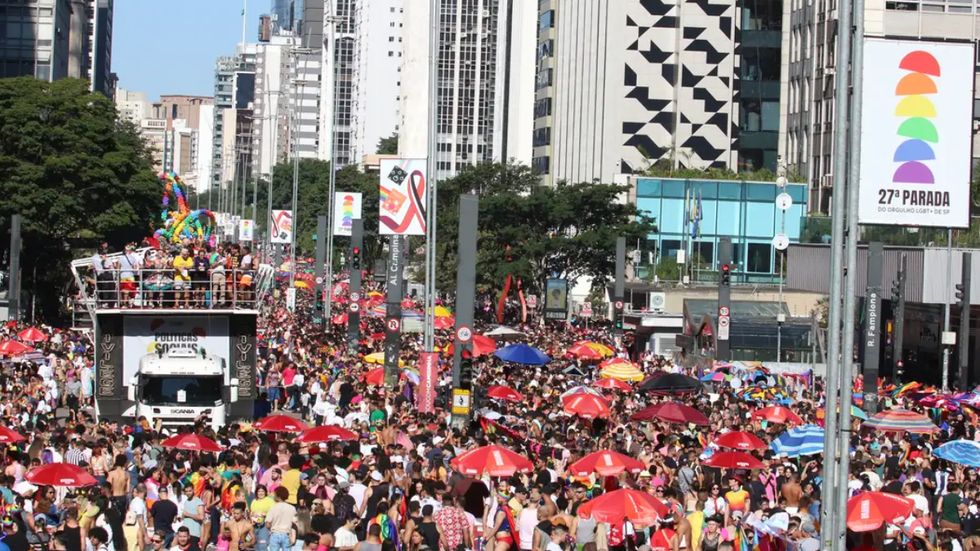 Parada LGBT na Avenida Paulista, em 2023 - Imagem: Reprodução / Rovena Rosa / Agência Brasil