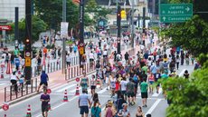 A Avenida Paulista se transforma em um palco de sons variados, mas moradores clamam por regulamentação e respeito ao sossego - Imagem: Reprodução | Adobe
