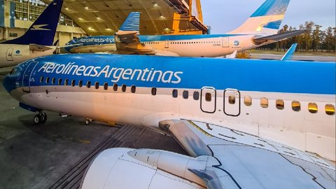 O episódio aconteceu com Boeing 737, da companhia argentina Aerolíneas - Imagem: Reprodução/Facebook