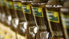 O Ministério da Agricultura alerta sobre fraudes em azeites de oliva, recomendando que consumidores interrompam o uso dos produtos adulterados - Imagem: Reprodução/O Globo
