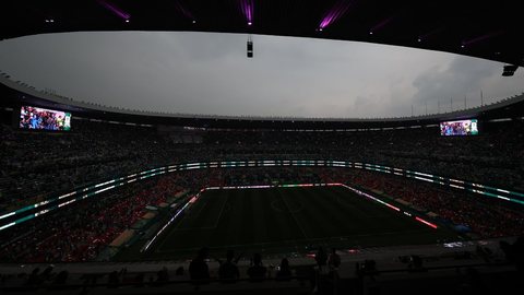 Partida entre México x Equador no Estádio Azteca, na Cidade do México, foi atrasada por conta das condições climáticas - Imagem: Reprodução/EFE