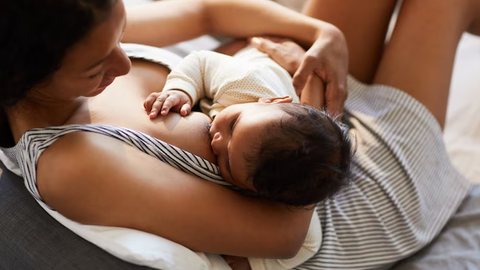 Psicólogas apontam que a pressão em torno da gravidez, ansiedade e crise conjugal potencializam a DPP e o Baby Blues - Imagem: Freepik