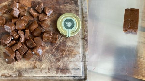 Amante dos doces? Esta receita de Bala de Leite vai fisgar seu estômago! - Imagem: Divulgação/Chef Luiz Borba