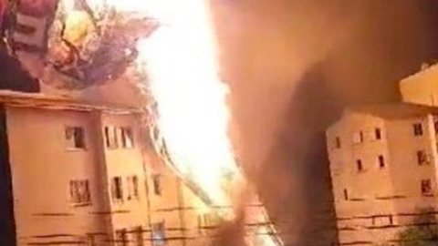 VÍDEO - balão em chamas cai em cima de prédio de SP - Imagem: reprodução Instagram