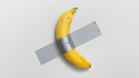 Banana presa com fita adesiva é leiloada por valor impressionante nos EUA - Imagem: Divulgação / Sothebys