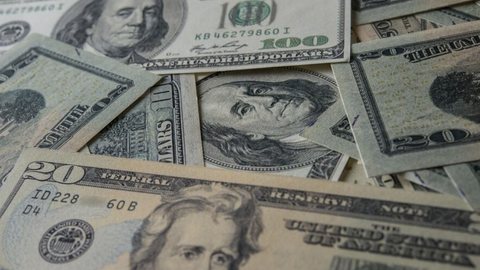 A escalada da guerra comercial entre EUA e China provoca forte alta no dólar e queda expressiva na bolsa brasileira - Imagem: Reprodução/Freepik