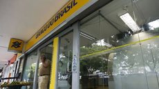 Recomenda-se o pagamento antecipado de tributos e impostos que vencem em dias sem compensação bancária - Imagem: Reprodução / Marcelo Camargo / Agência Brasil