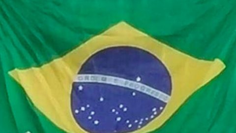 Foto de bandeira do Brasil volta a viralizar nas redes sociais; veja - Imagem: reprodução Twitter