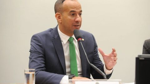 O poder de influência do ex-prefeito de Santos, Paulo Alexandre Barbosa é maior que figurões nacionais - Imagem: Reprodução / Renato Araujo / Câmara dos Deputados