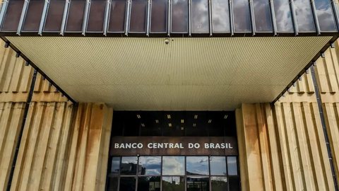 O Banco Central revelou um vazamento de dados do PIX, afetando clientes da QI Tech - Imagem: Reprodução / Rafa Neddermeyer / Agência Brasil