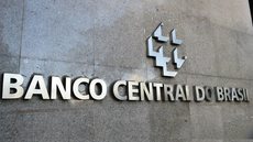 Projeções de inflação para 2025 caem para 5,25%, mostrando uma queda significativa em relação aos meses anteriores - Imagem: Reprodução / Marcello Casal Jr / Agência Brasil