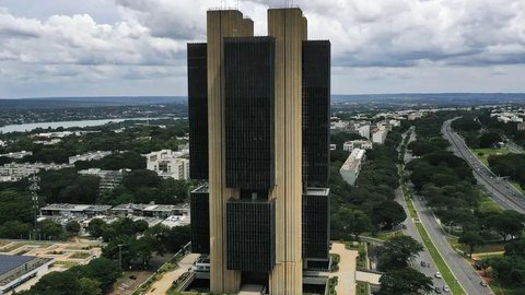 As novas regras devem fortalecer o SFN contra riscos de crédito futuros - Imagem: Reprodução / Agência Brasil