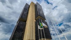 Aumento nas importações e queda no superávit comercial são fatores principais para o crescimento do déficit nas contas externas - Imagem: Reprodução | Agência Brasil