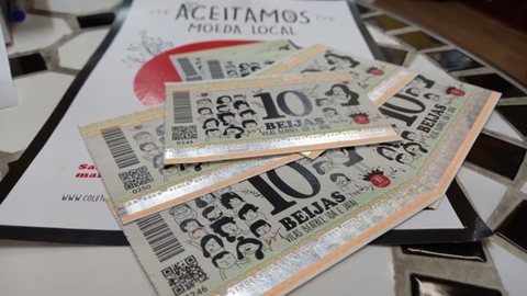 Moradores das Vilas Beatriz, Ida e Jataí implementam moeda local para fortalecer o comércio e a troca de serviços na comunidade. - Imagem: Reprodução | Metrópoles