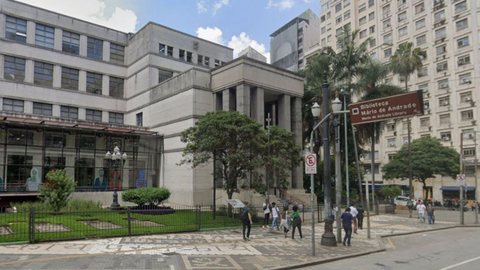 Dois homens armados invadiram a biblioteca e fugiram com obras valiosas - Imagem: Reprodução | Google Street View