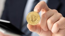 Bitcoin supera US$ 100 mil pela primeira vez impulsionado pelo "Efeito Trump" - Imagem: Reprodução / Freepik