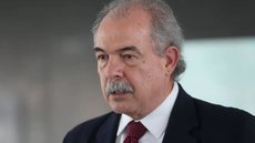 Mercadante sugere que aumento do IOF deve ser acompanhado por estabilização da moeda americana para permitir redução da Selic - Imagem: Reprodução / José Cruz / Agência Brasil