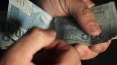 Analistas revisam inflação e PIB, mas mantêm juros e dólar sem mudanças. - Imagem: Reprodução/Agência Brasil.