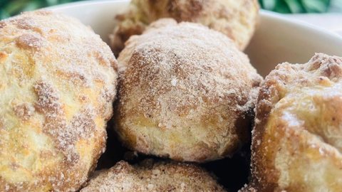 Bolinhos de Banana na AirFryer com Farofinha de Paçoca - Imagem: Divulgação/Chef Luiz Borba