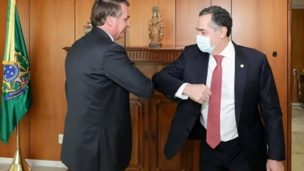 O presidente Bolsonaro voltou á carga contra Barroso - Imagem: revista oeste
