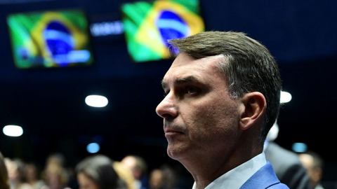 Senador Flávio Bolsonaro apresentou pedido ao STF para afastar Alexandre de Moraes - Imagem: Reprodução