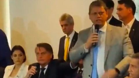 CRISE? Bolsonaro interrompe Tarcísio em discurso a favor da Reforma Tributária; veja vídeo - Imagem: reprodução redes sociais