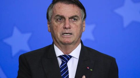 A ordem do ministro Alexandre de Moraes proíbe o uso de redes sociais e a divulgação de postagens de terceiros por Bolsonaro - Imagem: Reprodução / Marcelo Camargo / Agência Brasil