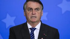 A ordem do ministro Alexandre de Moraes proíbe o uso de redes sociais e a divulgação de postagens de terceiros por Bolsonaro - Imagem: Reprodução / Marcelo Camargo / Agência Brasil
