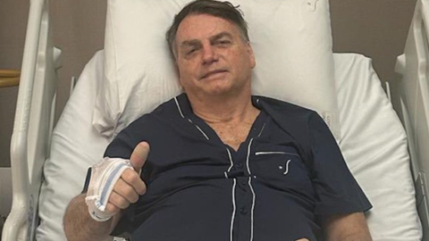 Ex-presidente poderá ser submetido a nova cirurgia por sequelas do atentado sofrido em 2018 - Imagem: Reprodução | Redes Sociais