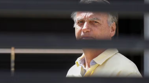 Bolsonaro cumpre pena de 27 anos por tentativa de golpe - Imagem: Reprodução