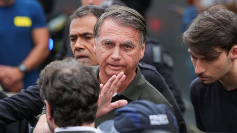 Moraes exige identificação de profissionais para serviço na casa de Bolsonaro. - Imagem: Reprodução/Agência Brasil.