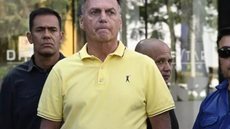 Bolsonaro chegou ao hospital sob forte esquema de segurança e foi acompanhado por seus filhos e apoiadores na entrada da unidade de saúde - Imagem: Reprodução