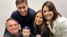 Bolsonaro posa com filha de Nikolas Ferreira e Carlos alfineta: “Com a minha não” - Imagem: Reprodução/Instagram