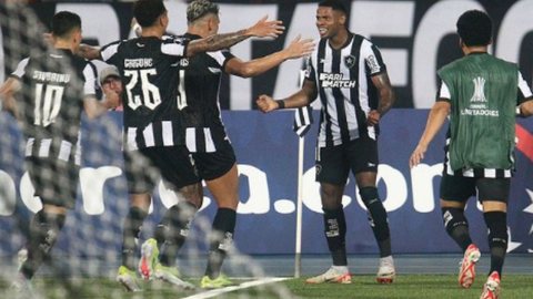 O Botafogo venceu por 2 a 1, no Nilton Santos e está mais próximo da vaga na fase de grupos da Libertadores - Imagem: Reprodução/Instagram @botafogo