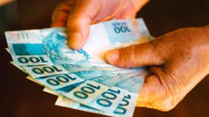 Bom desempenho é atribuído principalmente ao crescimento nos setores de serviços e indústria - Imagem: Reprodução / Freepik