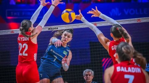 Seleção brasileira é derrotada pela Turquia e fica com o vice da VNL - Imagem: Reprodução/Volleyball World