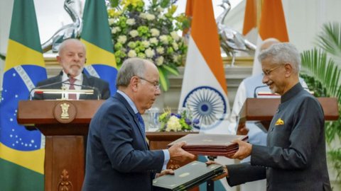 Presidente Lula durante cerimônia de troca de atos assinados com o Governo da Índia, na Sala Kailash da Casa Hyderabad. Nova Delhi. - Imagem: Reprodução/PR.