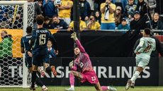 Seleção brasileira sofre dois gols e perde para a França. - Imagem: Reprodução/Redes Sociais.