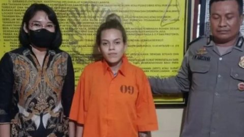 A jovem autônoma Manuela Vitória de Araújo Farias, de apenas 19 anos de idade, foi presa pela polícia da Indonésia - Imagem: reprodução/Twitter @N_Carvalheira