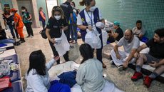 Brasileiros deportados dos EUA chegam a Manaus algemados - Imagem: Reprodução / X / @marioadolfo
