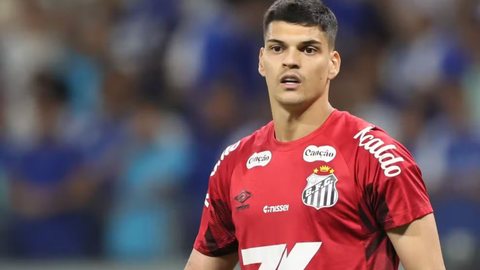 Gabriel Brazão em jogo pelo Santos - Foto: Gilson Lobo/AGIF
