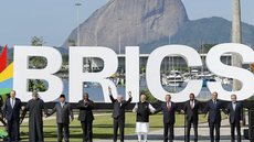 A porta-voz da China, Mao Ning, condena a imposição de tarifas como uma forma de coerção e defende a inclusão no Brics - Imagem: Reprodução / Ricardo Stuckert / PR